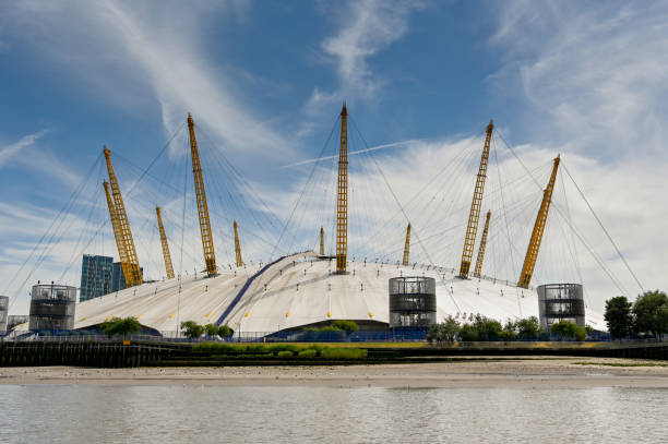 widok zewnętrzny o2 arena w londynie - millennium dome zdjęcia i obrazy z banku zdjęć