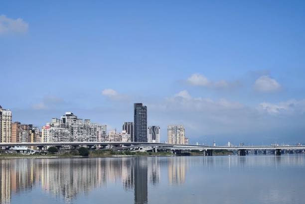 istock City on the water 1452722659
