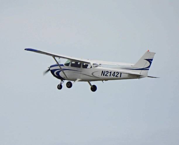 2003 cessna 172s - cessna_172s zdjęcia i obrazy z banku zdjęć