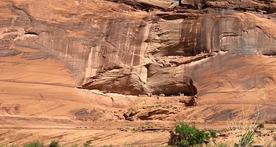 This well preserved Navajo cliff ruin in Canyon de Chelly is part of a National Monument established in 1931. As one of the longest continuously inhabited landscapes of North America, it preserves ruins of the early indigenous tribes that lived in the area, including the Ancestral Puebloans (formerly called Anasazi) and Navajo. It is only accessible with a Navajo Guide. Located in Chinle, north eastern Arizona within the boundaries of the Navajo Nation.
