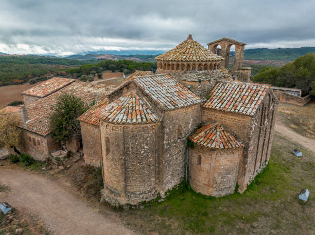 romański kościół sant cugat de salou lub raco w navas (bages) katalonia. hiszpania. - romanesque zdjęcia i obrazy z banku zdjęć