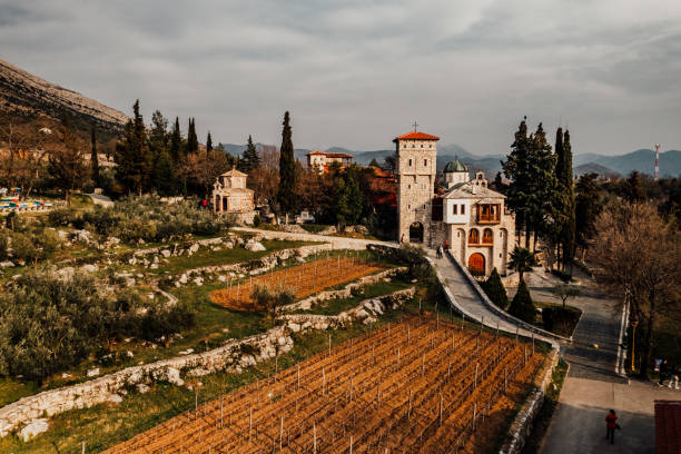 vista del monastero di tvrdos a trebinje bosnia ed erzegovina - trebinje foto e immagini stock