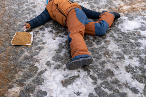 istock Child is lying on a icy way 1452848297