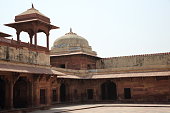 jodha-bai-palace-fatehpur-sikri-nahe-agra-uttar-pradesh-indien.jpg?b=1&s=170x170&k=20&c=WmD7xn973WhbsZei3RXxvFx9V3Eo2ds4l6rWg-4TO7c=
