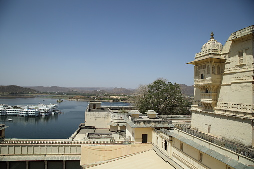 Taj Fateh Prakash Palace is situated on the eastern bank of Lake Pichola, 300 meters from the Museum, with an interior decoration steeped in history.