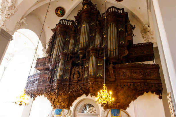 organ in church of our saviour in copenhagen, denmark - denmark indoors church angel imagens e fotografias de stock