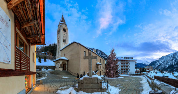 istock Courmayeur main square and church at Christmas time 1452950385