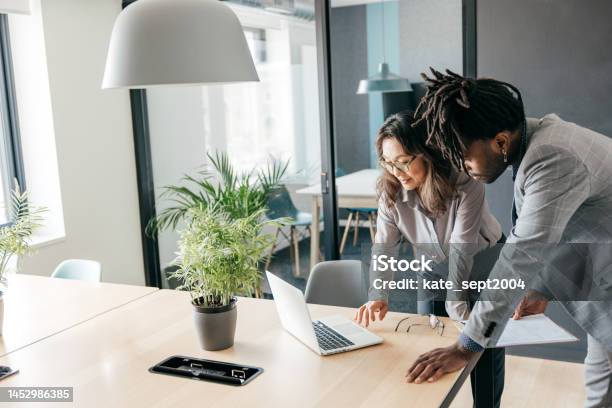 Benefits Of Diversity In The Workplace Stock Photo - Download Image Now - Personal Organizer, Efficiency, Business Meeting