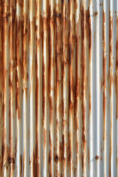 오래되고 녹슨 아연 시트 벽 - grooved 뉴스 사진 이미지