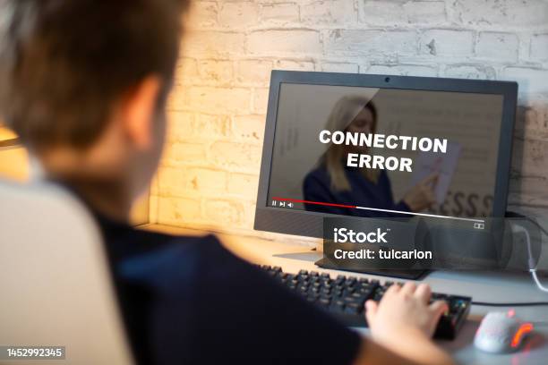 Connection Error Stock Photo - Download Image Now - Offline - Technology, Computer, Computer Monitor