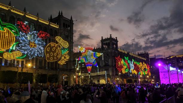 festival de noël dans la cathédrale de mexico 2022 (garantie du prix le plus bas) - pinata mexico christmas mexican culture photos et images de collection