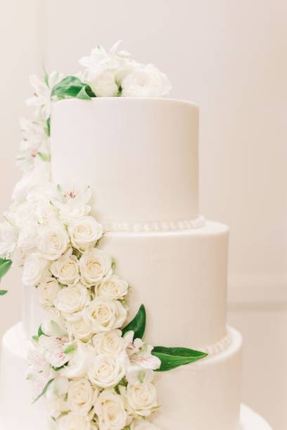 istock Vertical view of a beautiful wedding cake decorated with white roses 1453062072