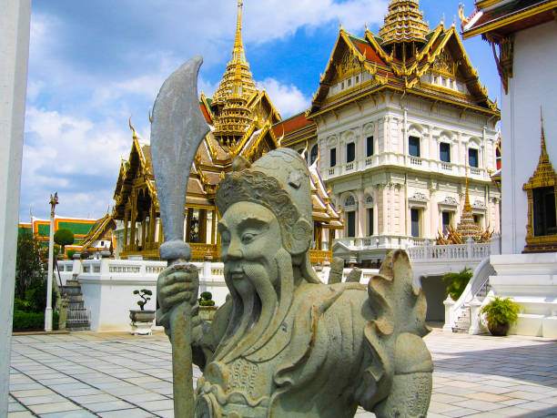 grand palace and wat phra keaw - stupa royal stupa local landmark national landmark imagens e fotografias de stock