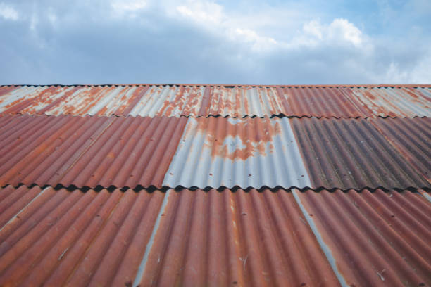 metal oxidado en el último piso - corrugated iron rust rusty metal fotografías e imágenes de stock