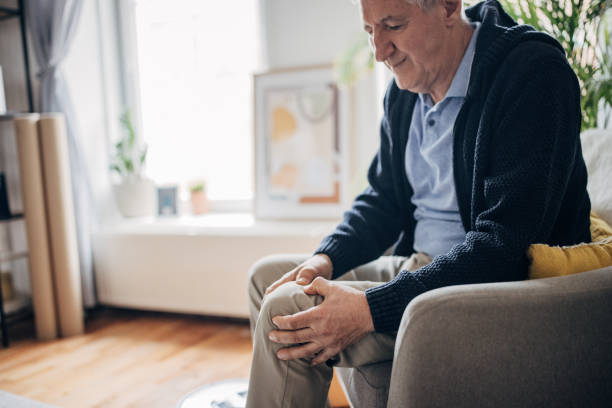 istock Old man has knee pain 1453118302