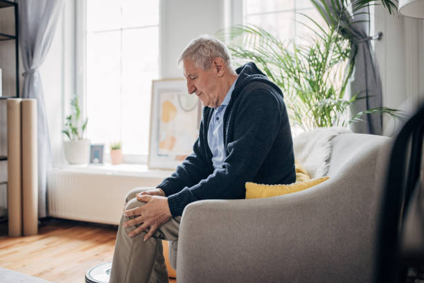istock Old man has knee pain 1453118311