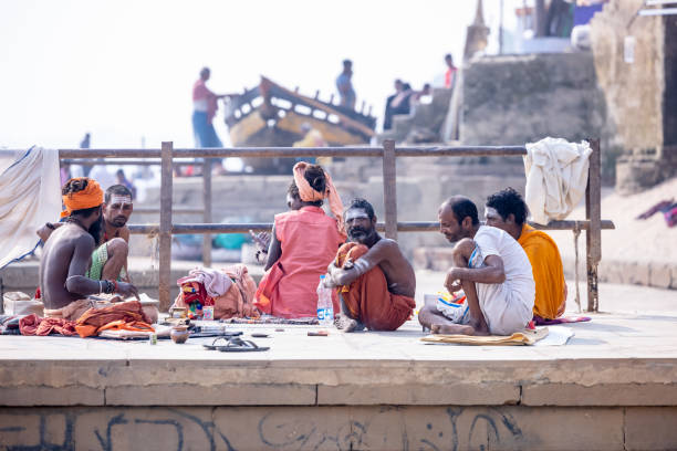 Brahmin priest performing rituals Varanasi, Uttar Pradesh, India - November 2022: Unidentified brahmin male performing  shraadh rituals on ghat near ganges in varanasi. Varanasi is oldest city in India with rich culture and diversity. caste system stock pictures, royalty-free photos & images