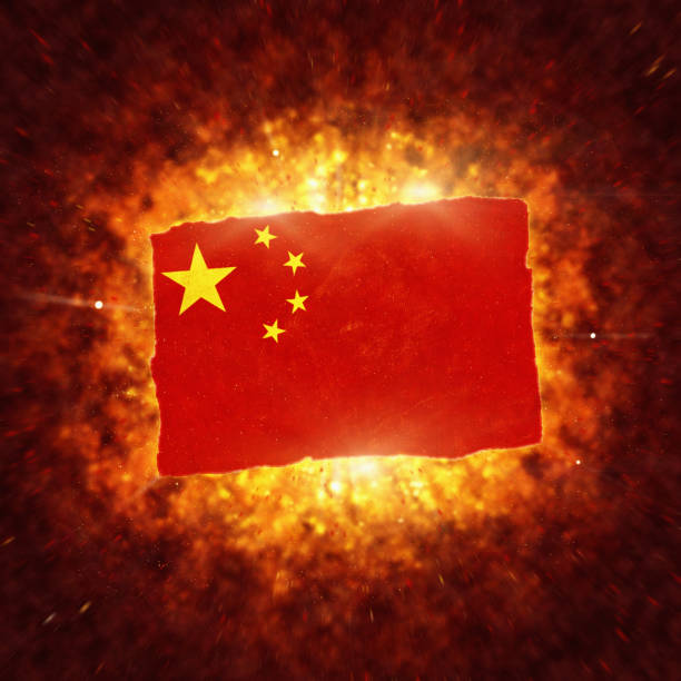 drapeau de la chine émergeant d’une puissante explosion ardente - flag china chinese flag majestic photos et images de collection