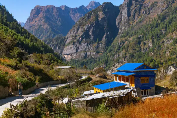 Small tea house along the Annapurna Circuit Trek with moutains in the distance
