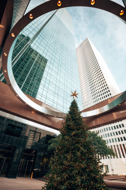istock christmas tree in the city 1453159241