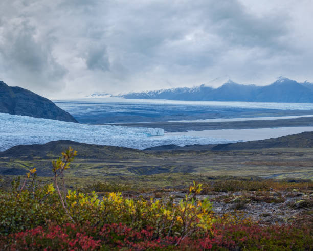 mulagljufur canyon에서 아이슬란드의 breidarlon 얼음 석호가있는 fjallsarlon 빙하까지의 아름다운 가을 전망. ring road에서 멀지 않은 곳에 있으며 vatnajokull icecap과 oraefajokull 화산의 남쪽 끝에. - breidarlon 뉴스 사진 이미지