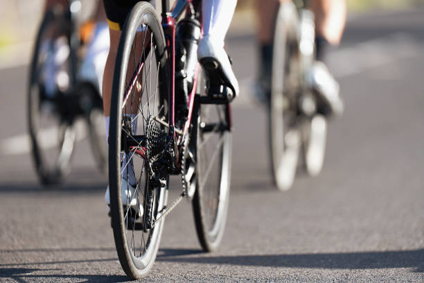 プロレースのサイクリストグループ、ロードレースステージのサイクリスト - bicycle pedal ストックフォトと画像