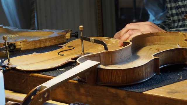 Antique vintage classic violin restoration by master luthier
