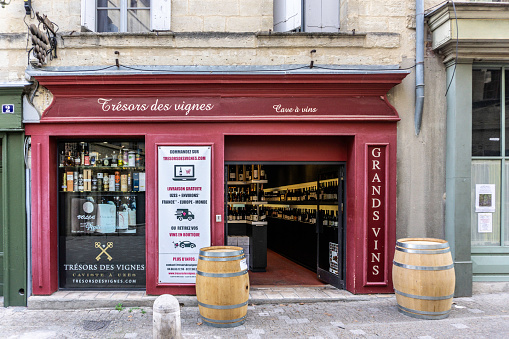 Trésors Des Vignes, Uzes, France. An independent wine retailer.