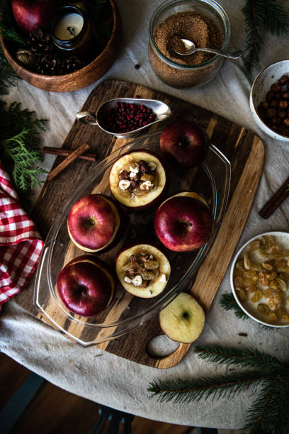 pieczone czerwone jabłka - baked apple apple dessert stuffed zdjęcia i obrazy z banku zdjęć