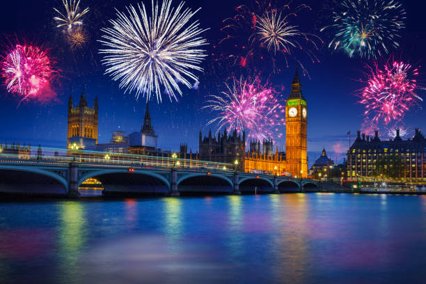 new years fireworks display over the big ben and westminster bridge in london, uk - rio carnival imagens e fotografias de stock