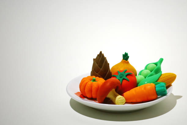 皿に色とりどりの野菜が乗った静物画モデル