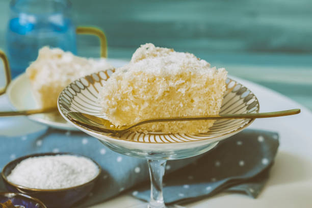 Bolo Gelado de Coco c/ Leite Condensado: Clássico e Irresistível - receita deliciosa profissional - passo 2