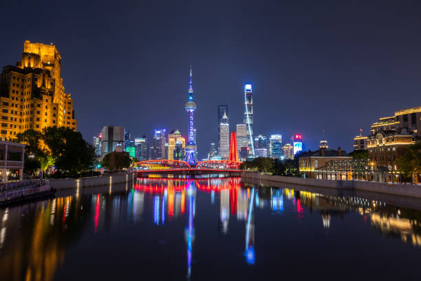 scena notturna di lujiazui, shanghai - travel urban scene blurred motion shanghai foto e immagini stock