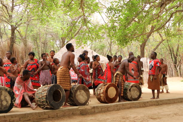 traditional dancers market in the south of africa - swaziland imagens e fotografias de stock