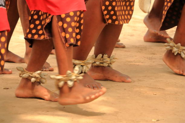 mercado de dançarinos tradicionais no sul da áfrica - zulu african descent africa dancing - fotografias e filmes do acervo