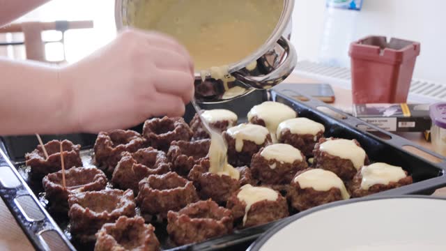 Baked meatballs and mashed potatoes