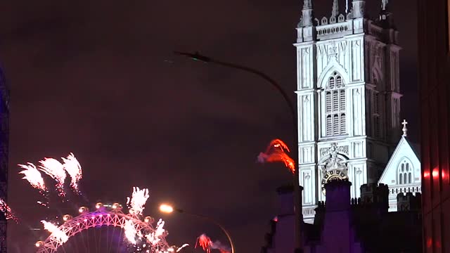 31 December 2022. London, UK - London's New Year Iconic Firework Display 2023 Stock Video, New Year Celebrations 2023, New Year's Eve At The London Eye, London, England, United Kingdom