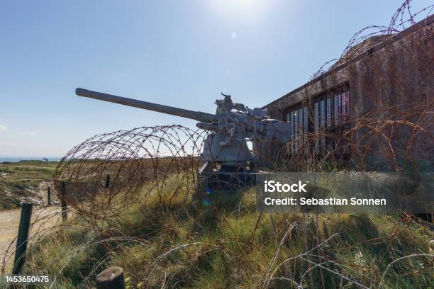 Old Anti Aircraft Gun Of German Wehrmacht As Memorial Of World War 2 In Front Of The Atlantic Battle Memorial Museum Camaretsurmer Brittany France Stock Photo - Download Image Now