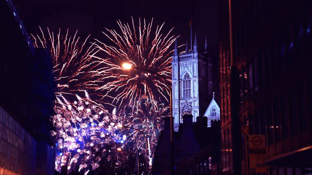 New Year's Eve in London 2023. London’s New Year’s Eve fireworks are back in full as the world celebrates the start of 2023. It comes after the last two New Year’s Eve displays were cancelled due to the pandemic. People across the country (The United Kingdom) celebrated the new year, 2023, many thousands of people turned out for the new year occasion due to the wet and windy weather in London, United Kingdom on the 31st of December 2022. London's New Year fireworks display includes a tribute to the Queen and a show of support for Ukraine. A tribute to the late Queen and a show of support for Ukraine featured in London's New Year fireworks display, as more than 100,000 people gathered on the banks of the Thames to mark the beginning of 2023. New year in London, the UK: Tributes to late Queen as fireworks welcome in 2023. The UK has celebrated the new year with firework displays and street parties for the first time fully since the beginning of the COVID pandemic. A 12-minute firework display lit up the sky over Big Ben and the London Eye in central London. Despite wet weather, party-goers were undeterred and took to the streets to usher in 2023. London's firework display, which featured a tribute to the late Queen, attracted more than 100,000 people. It was the first time since 2019 that people gathered along the Thames Embankment to watch the 12-minute firework display in London, which the city's mayor Sadiq Khan described as the biggest in Europe. London’s New Year’s Eve celebrations return to the banks of the Thames. The beginning of 2023. 31 de diciembre de 2022. londres, reino unido - exhibición icónica de fuegos artificiales de año nuevo de londres 2023, celebraciones de año nuevo 2023, víspera de año nuevo 2023, london eye desde victoria street, londres, inglaterra, reino unido