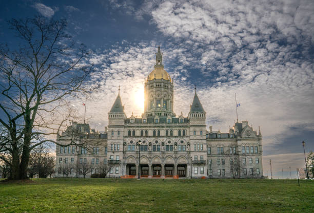 Hartford, CT - USA - Dec 28, 2022 Sunset view of the historic Connecticut State Capitol, The Eastlake style building with a distinctive domed tower was built in 1878 by Upjohn and Batterson. Hartford, CT - USA - Dec 28, 2022 Sunset view of the historic Connecticut State Capitol, The Eastlake style building with a distinctive domed tower was built in 1878 by Upjohn and Batterson. connecticut state capitol building stock pictures, royalty-free photos & images