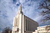 hartford-ct-usa-dez-28-2022-blick-auf-die-beton-und-kalksteinkathedrale-von-saint-joseph-dem.jpg?b=1&s=170x170&k=20&c=9KG6rSNG0Il21g0LP22_oA-zR5ivs1NJapJWxEcW2q0=