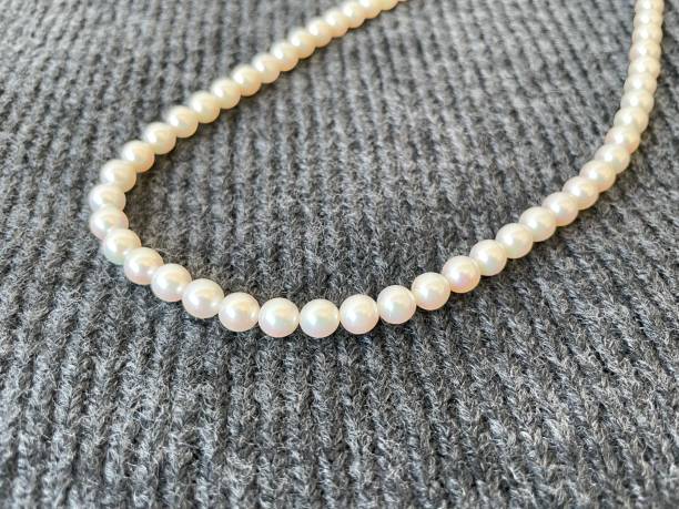 istock Natural pearl necklace Rib knit 1453685803
