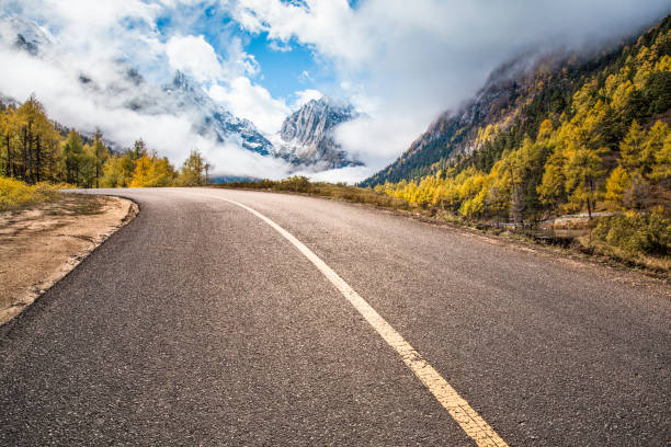 istock Mountain Road in Autumn 1453702457