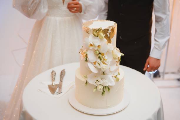 istock Elegant wedding cake with flowers and succulents. 1453759417
