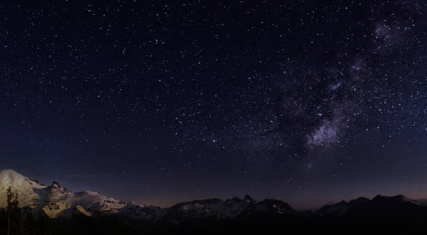 istock Beautiful Washington milkyway pictures 1453759617