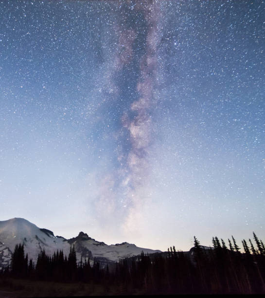 istock Beautiful Washington milkyway pictures 1453759747
