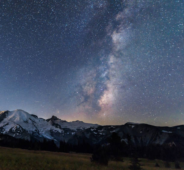 istock Beautiful Washington milkyway pictures 1453759757