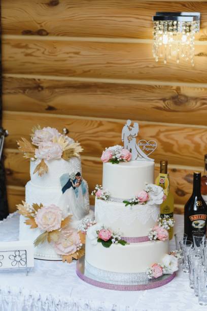 istock Elegant wedding cake with flowers and succulents. 1453761865