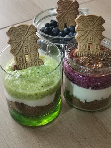 Mobile shot Dessert speculoos fruits yoghurt Christmas multicoloured