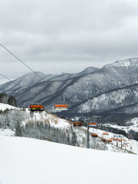 wyciąg krzesełkowy jasna ski resort - chopok zdjęcia i obrazy z banku zdjęć